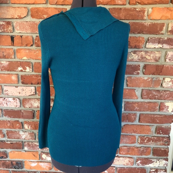 Turquoise sweater - Picture 2 of 3